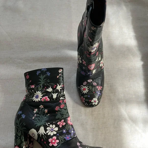 Valentino Garavani Floral Heeled Boots size 37.5 - Picture 3 of 11